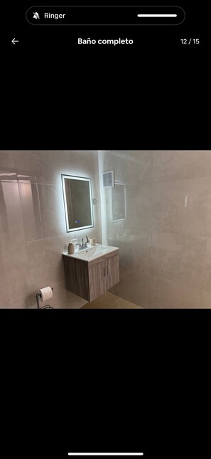 Toallas, jabón, papel de baño
