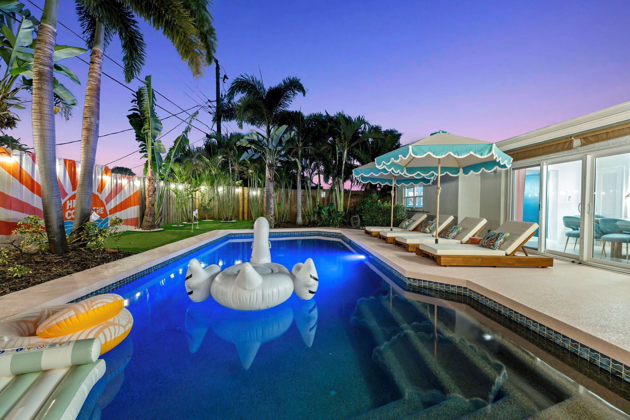 Alberca al aire libre y alberca climatizada