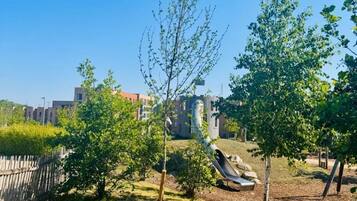 House, 4 Bedrooms, Garden View | Property grounds