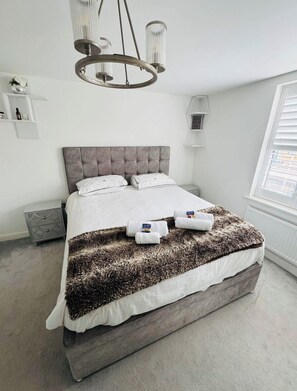 House, 4 Bedrooms, Balcony, Garden View