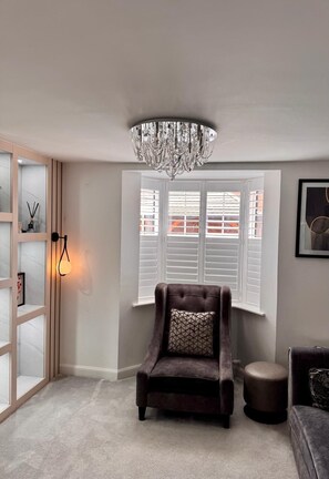 House, 4 Bedrooms, Balcony, Garden View | Living area