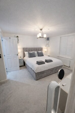 House, 4 Bedrooms, Balcony, Garden View