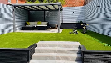 House, 4 Bedrooms, Balcony, Garden View | Terrace/patio