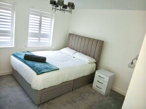 House, 4 Bedrooms, Balcony, Garden View