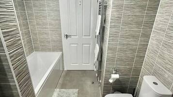 House, 4 Bedrooms, Balcony, Garden View | Bathroom