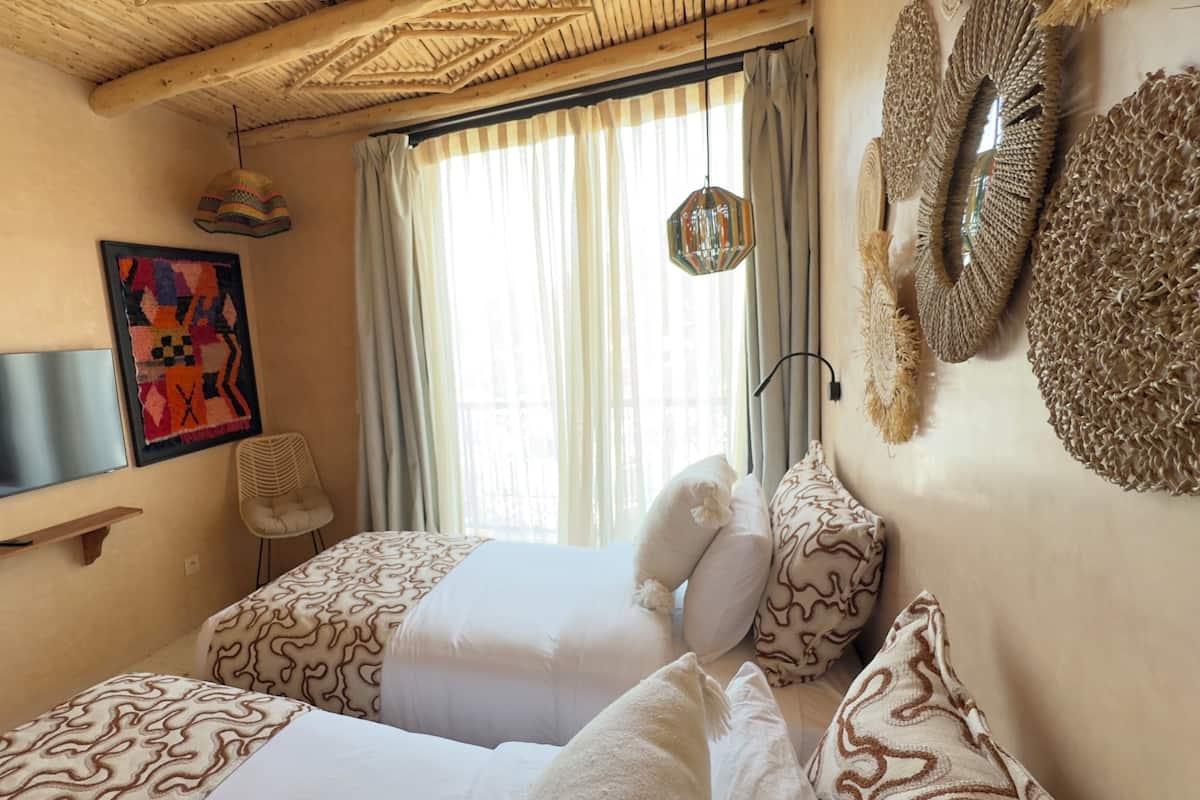 Quarto duplo, sacada, vista para a cidade | Wi-Fi de cortesia, roupa de cama