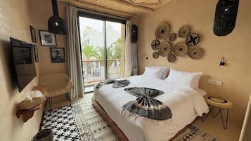 Design Double Room, Balcony, City View | Free WiFi, bed sheets