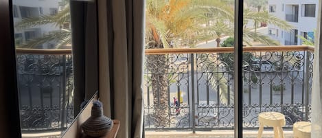 Chambre Double Ălite, balcon, vue ville | Wi-Fi gratuit, draps fournis