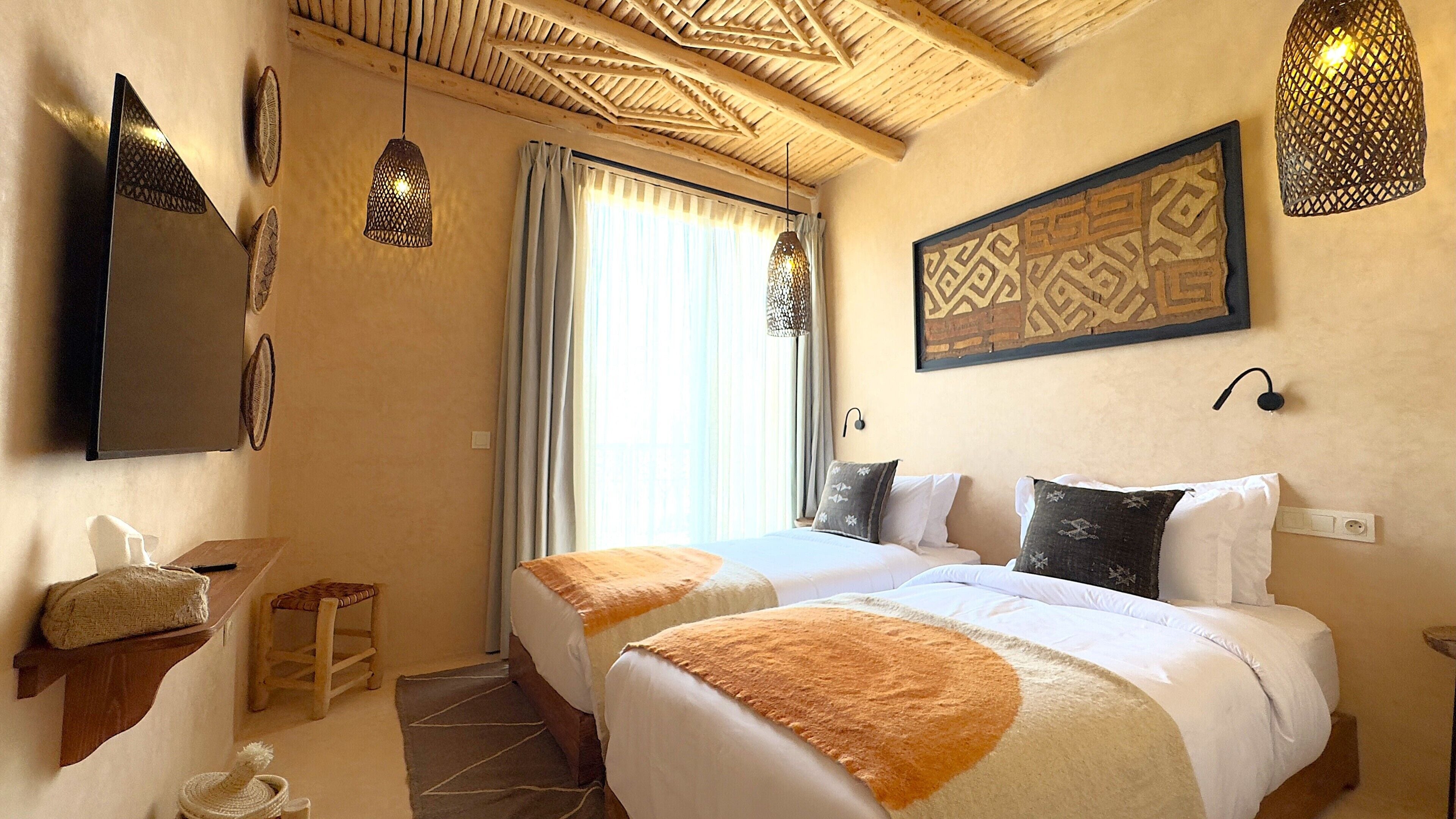Chambre Confort avec lits jumeaux, balcon, vue sur le jardin | Accès au Wi-Fi (inclus), literie fournie