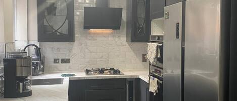 Mikroaaltouuni, uuni, liesi, astianpesukone