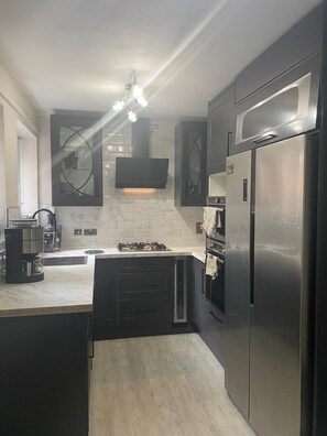 Micro-ondas, fogão, cooktop, lava-louças