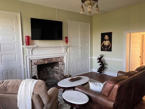 TV, fireplace