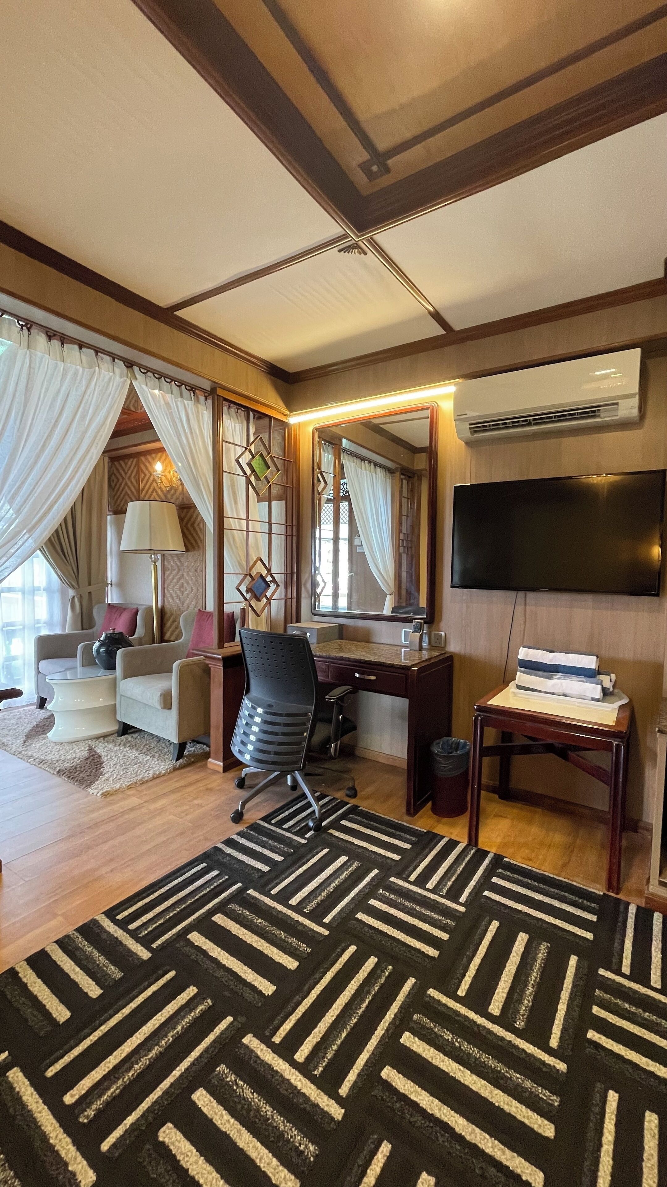 Luxury Triple Room | Living area