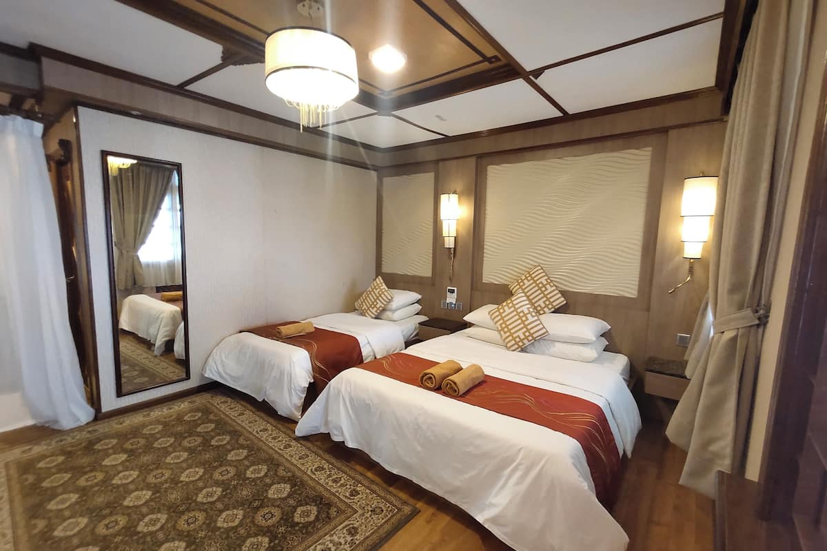 Luxury Triple Room | Bed sheets