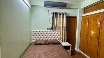 3 habitaciones, tabla de planchar con plancha, wifi y ropa de cama