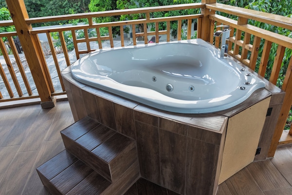 Bain à remous extérieur