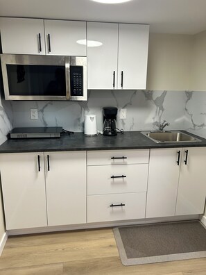 Fridge, microwave, stovetop, coffee/tea maker