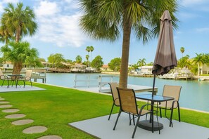 Outdoor dining - Treasure Island Sunset Spectacle: Waterfront Bliss, Beach Walks & Johns Pass Fun (Treasure Island)