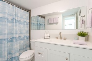 Hair dryer, towels, soap, shampoo - Treasure Island Sunset Spectacle: Waterfront Bliss, Beach Walks & Johns Pass Fun (Treasure Island)