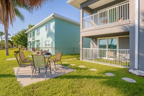 Outdoor dining - Treasure Island Sunset Spectacle: Waterfront Bliss, Beach Walks & Johns Pass Fun (Treasure Island)