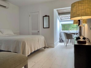 4 bedrooms, iron/ironing board, WiFi, bed sheets - Walking Distance to East Hampton Village, mins to Ocean Beaches (East Hampton)