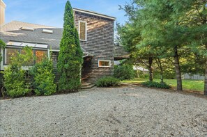 Exterior - Walking Distance to East Hampton Village, mins to Ocean Beaches (East Hampton)