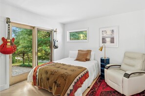 4 bedrooms, iron/ironing board, WiFi, bed sheets - Walking Distance to East Hampton Village, mins to Ocean Beaches (East Hampton)
