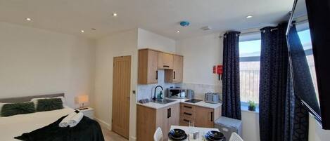 1 bedroom, iron/ironing board, internet, bed sheets