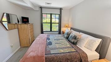 1 bedroom, desk, iron/ironing board, free WiFi