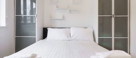 2 bedrooms, iron/ironing board, WiFi, bed sheets