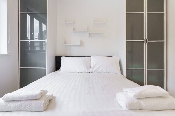 2 bedrooms, iron/ironing board, WiFi, bed sheets