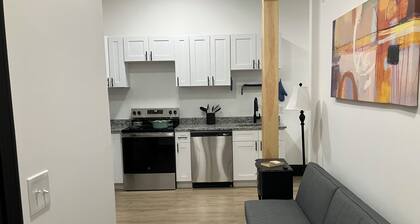Newly Renovated Near Portsmouth! Wine ~ Parking ~ WiFi