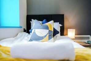 2 bedrooms, iron/ironing board, WiFi, bed sheets - 10% Discount|Business|Leisure|Free Parking|Wigan (Wigan)