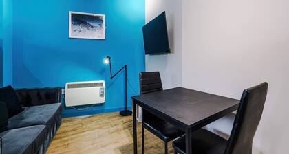 Stylish 2 Bedroom Apartment in Central Wigan by Eason Stays