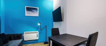 Stylish 2 Bedroom Apartment in Central Wigan by Eason Stays