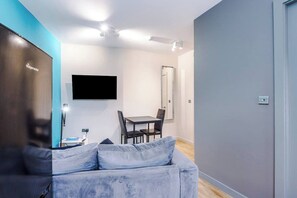 TV - 10% Discount|Business|Leisure|Free Parking|Wigan (Wigan)