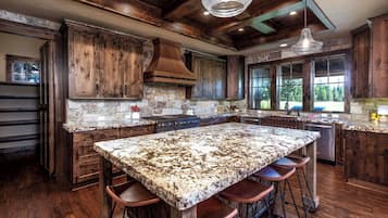 Micro-ondes, four, plaque de cuisson, lave-vaisselle