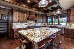 Microwave, oven, stovetop, dishwasher - ON CALDERA SPRINGS GOLF COURSE--Spacious 6-bedroom house in enchanting SunRiver! (Bend)