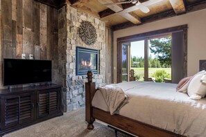 6 bedrooms, iron/ironing board, free WiFi, bed sheets - ON CALDERA SPRINGS GOLF COURSE--Spacious 6-bedroom house in enchanting SunRiver! (Bend)