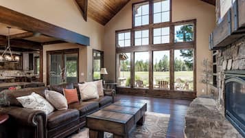 Télévision, cheminée