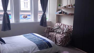 3 bedrooms, iron/ironing board, WiFi, bed sheets