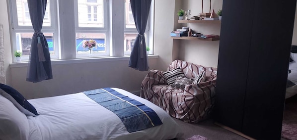 3 chambres, fer et planche à repasser, Wi-Fi, literie fournie