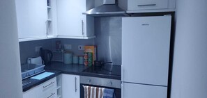 Microwave, oven, stovetop - The Bright and Spacious Holiday Retreat !5 minutes to the city centre! (Bridgeton)