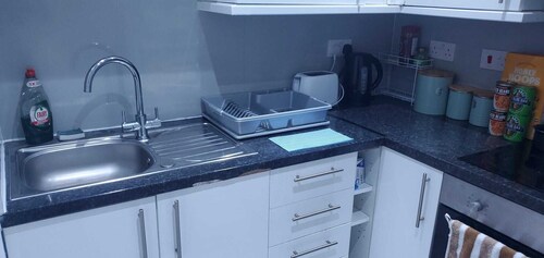 The Bright and Spacious Holiday Retreat !5 minutes to the city centre!