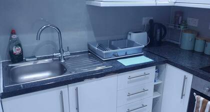 The Bright and Spacious Holiday Retreat !5 minutes to the city centre!