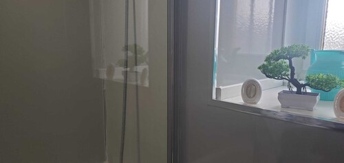 The Bright and Spacious Holiday Retreat !5 minutes to the city centre!