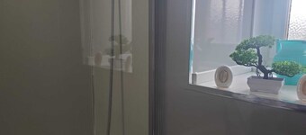 The Bright and Spacious Holiday Retreat !5 minutes to the city centre!