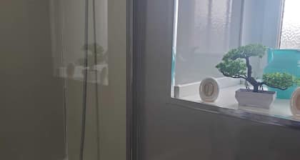 The Bright and Spacious Holiday Retreat !5 minutes to the city centre!