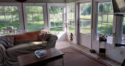 Charming 3-bedroom home in the middle of Chesterfield, Missouri.