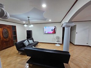 TV - Naboo House (Santa Cruz)